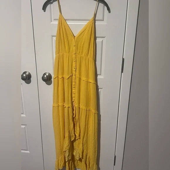 Slate and Willow Yellow Tiered Maxi Dress. Small - Picture 5 of 8